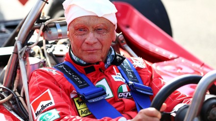 Addio a Niki Lauda. Formula 1 in lutto